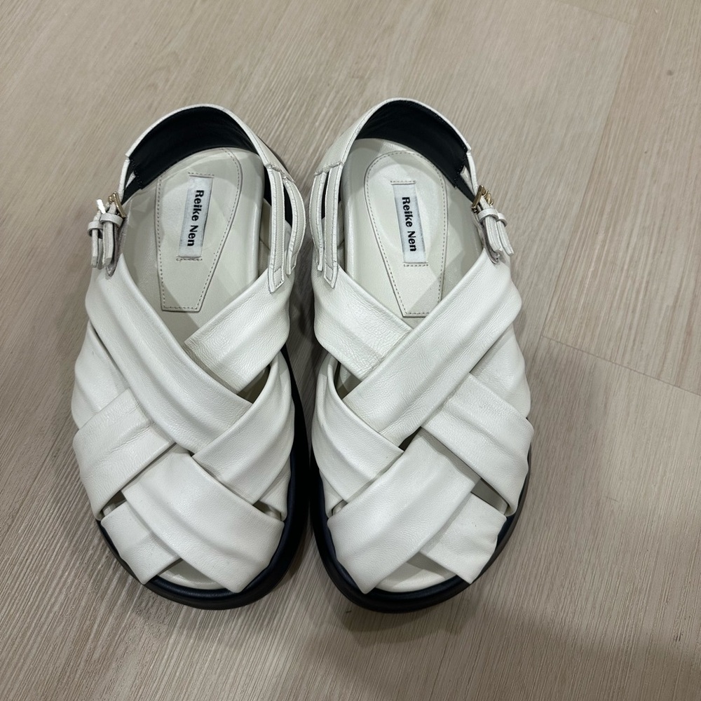 Reine Nei Pie White Sandals size 6